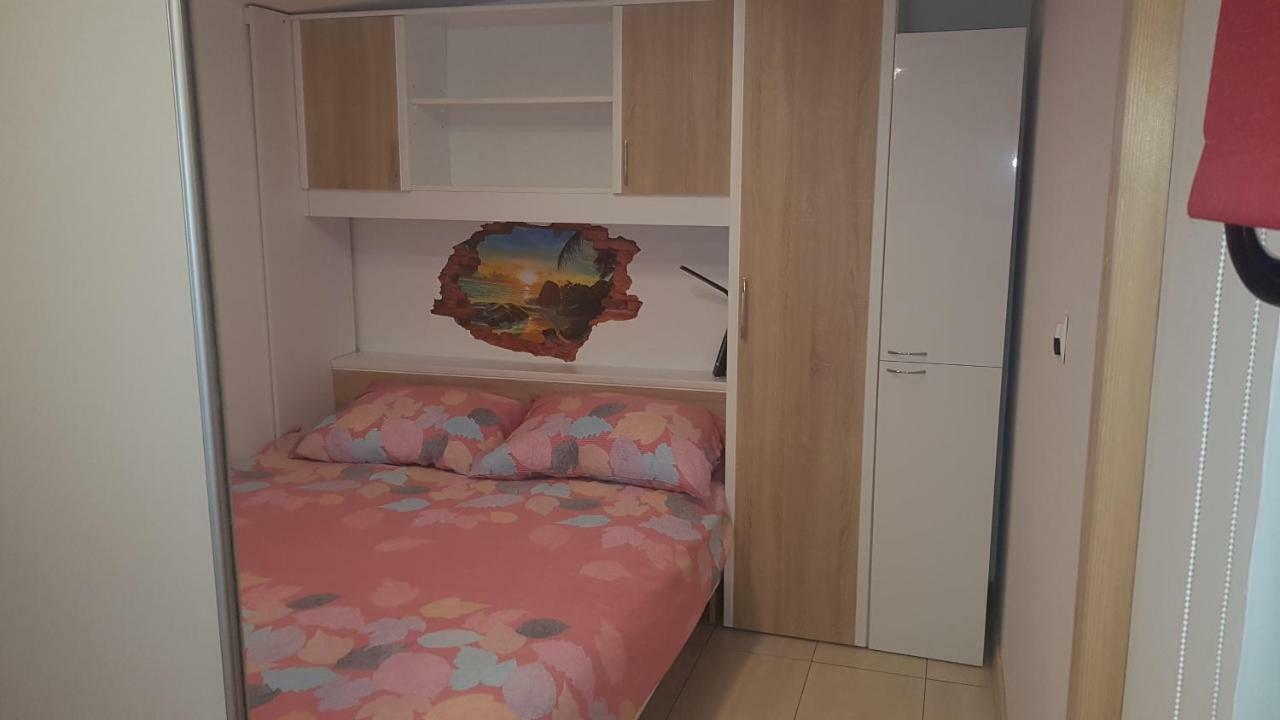 דירות קוסטרנה Urinj מראה חיצוני תמונה